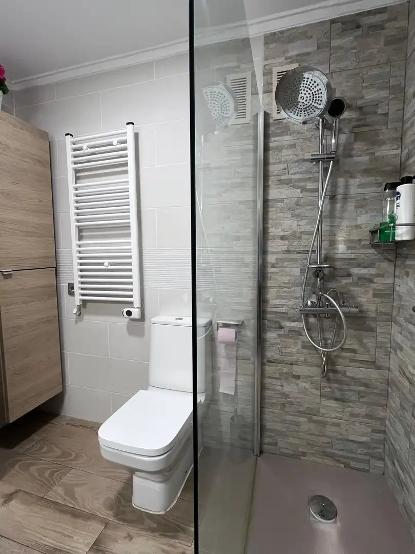 Baño de Piso en venta en Elche / Elx con Aire acondicionado, Trastero y Amueblado