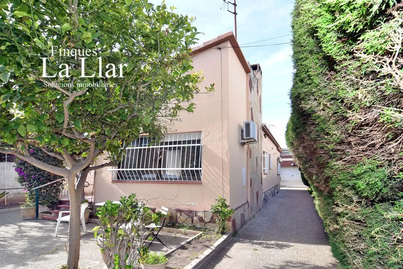 Exterior view of Houses for sale in Castelldefels  with Air Conditioner, Private garden and Terrace