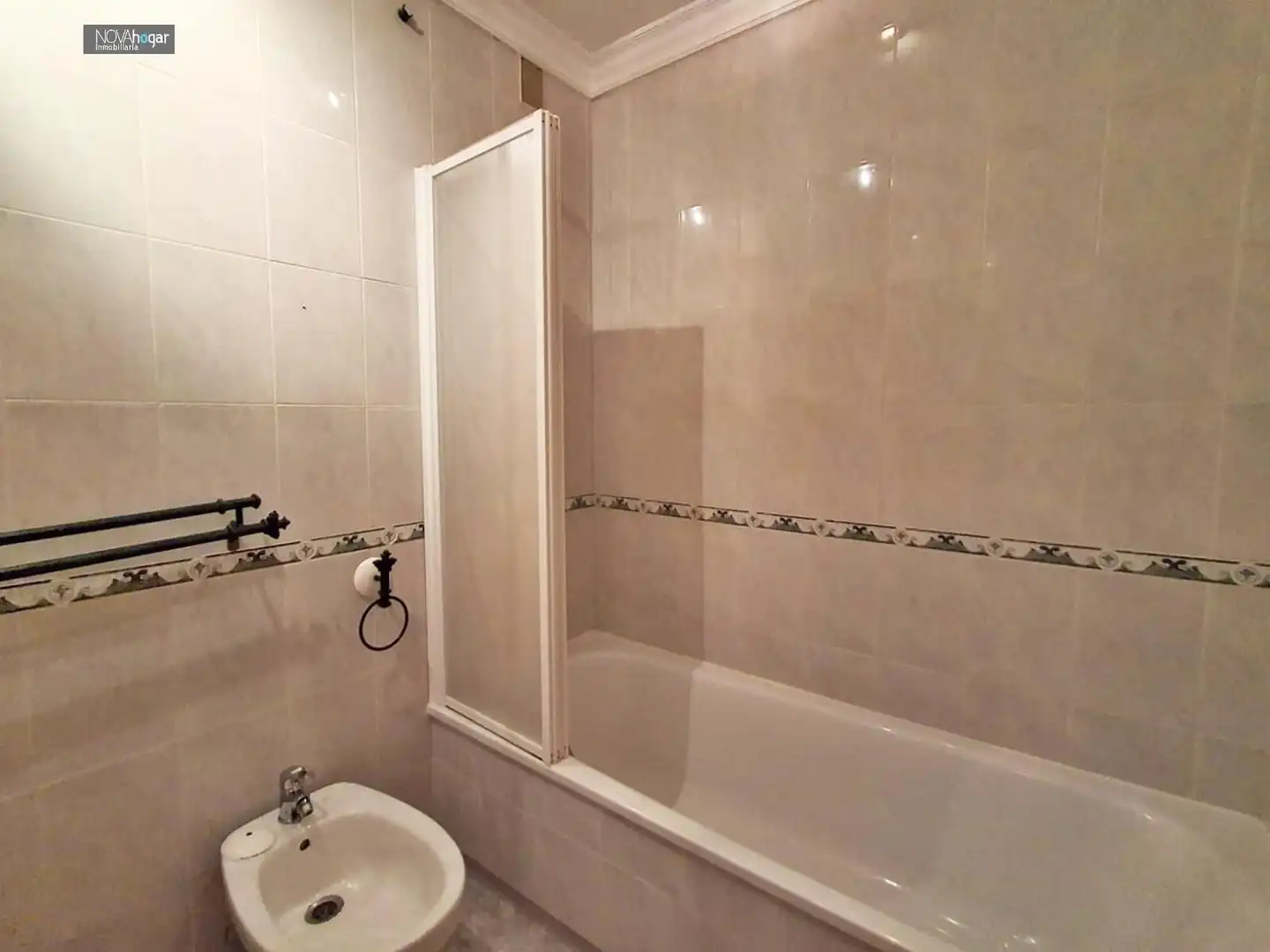 Baño de Piso en venta en Cártama con Aire acondicionado, Calefacción y Balcón