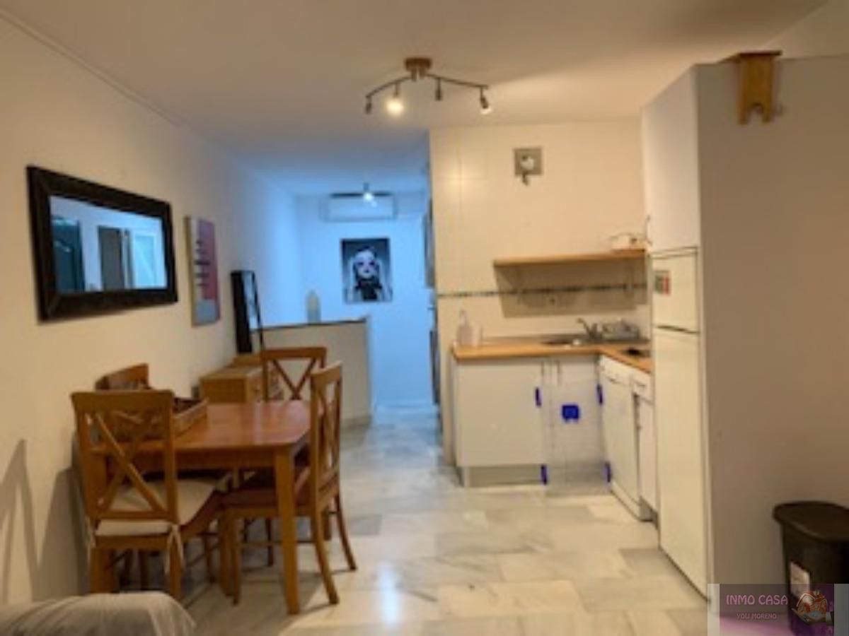 Cuina de Dúplex de lloguer en Estepona amb Aire condicionat, Terrassa i Moblat