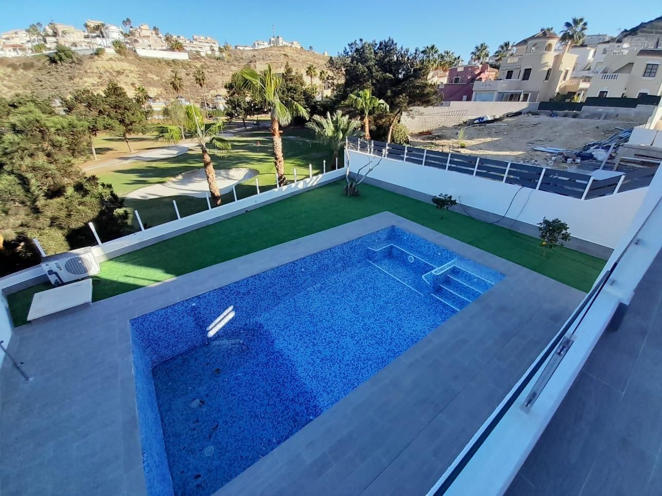 Piscina de Casa o xalet en venda en Rojales amb Jardí privat, Terrassa i Balcó