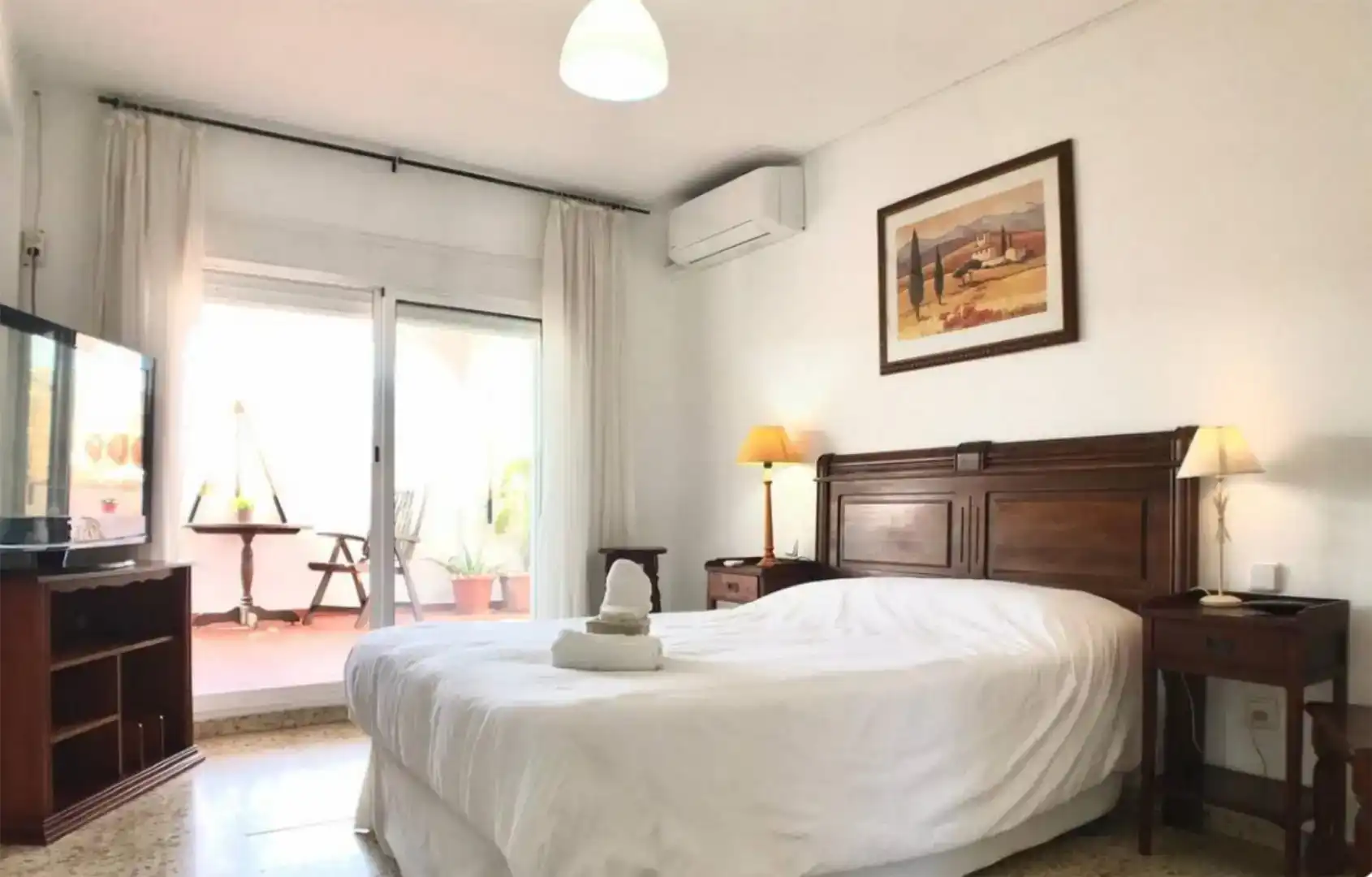 Dormitori de Àtic per a compartir en Marbella amb Aire condicionat, Moblat i Forn