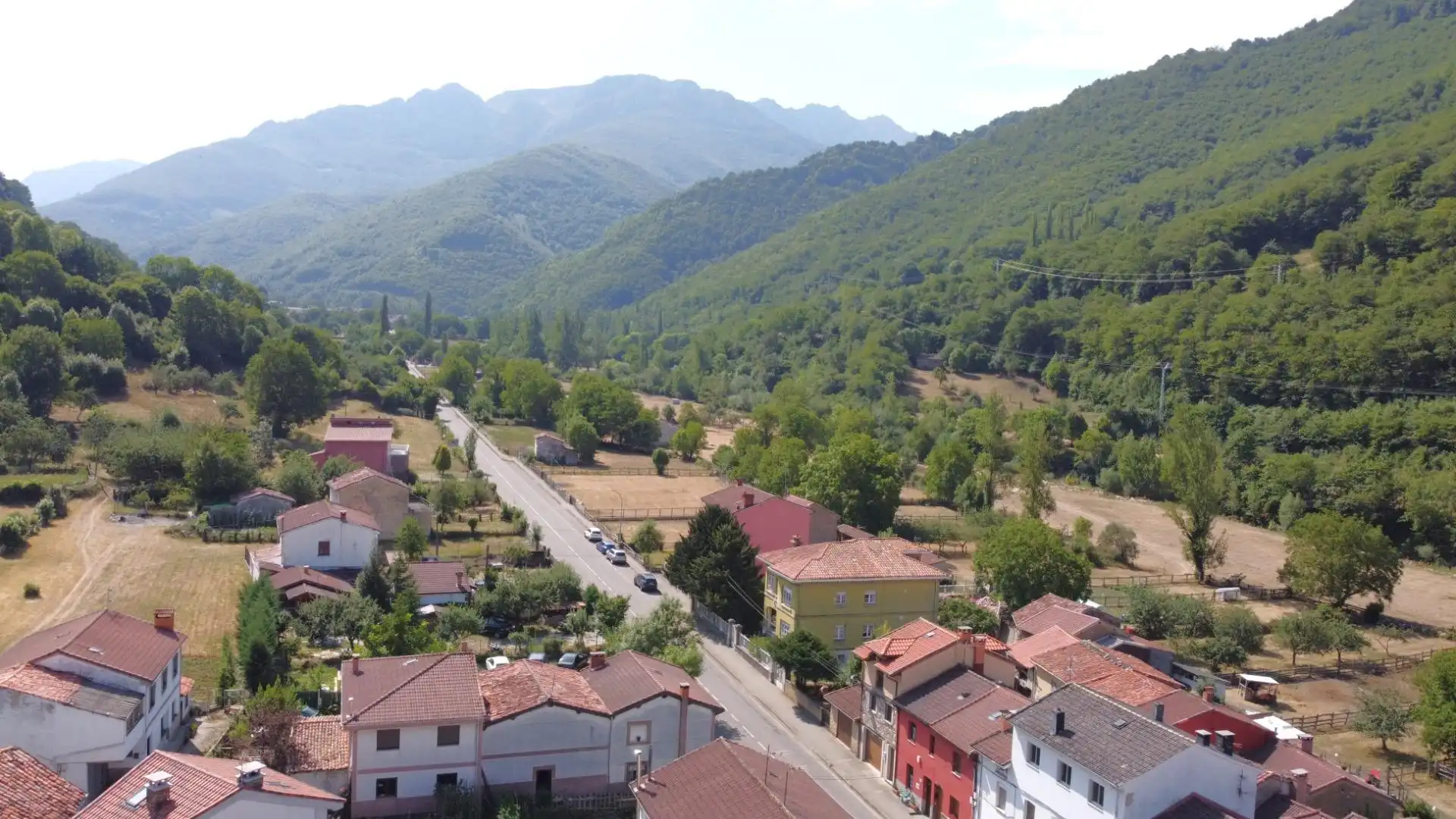 Vista exterior de Finca rústica en venda en Aller amb Jardí privat
