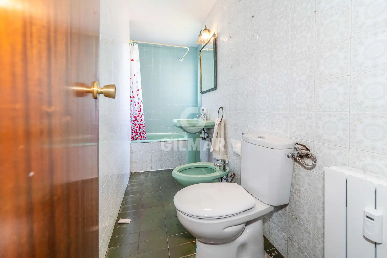 Baño de Piso en venta en Madrid con Calefacción, Trastero y Balcón