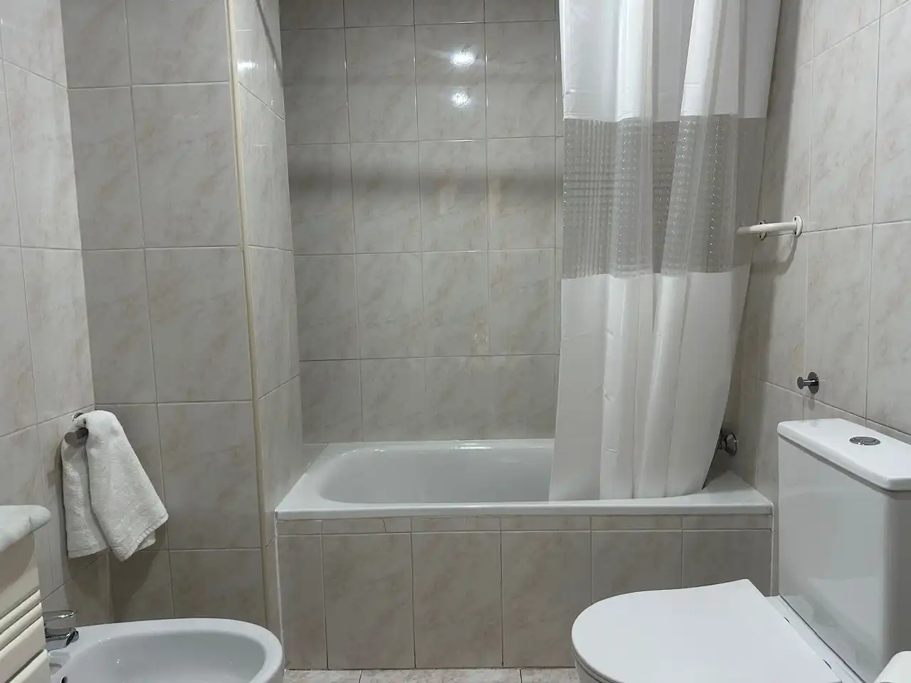 Baño de Piso de alquiler en  Pamplona / Iruña con Calefacción, Amueblado y Horno