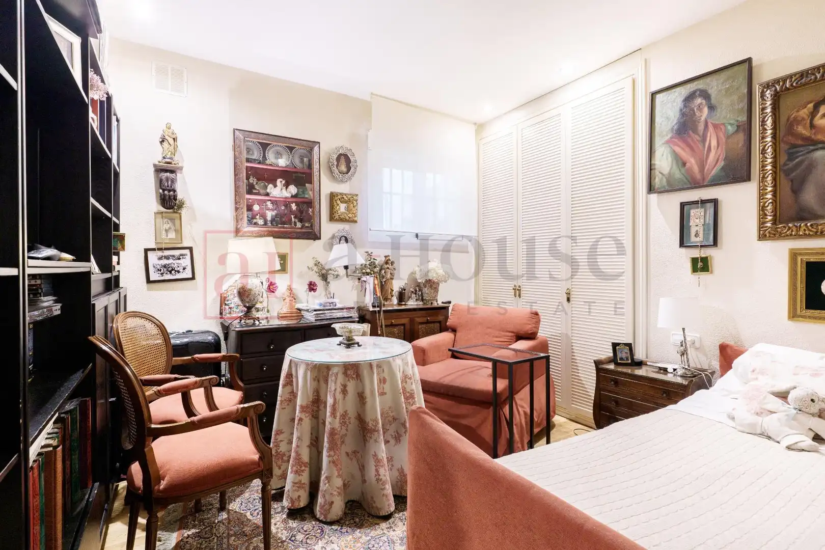 Sala d'estar de Local en venda en Madrid amb Aire condicionat i Moblat