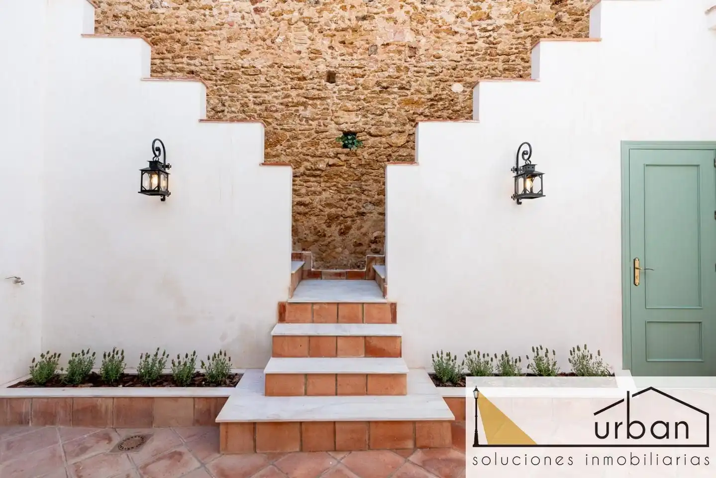 Houses for sale in Chipiona  with Private garden