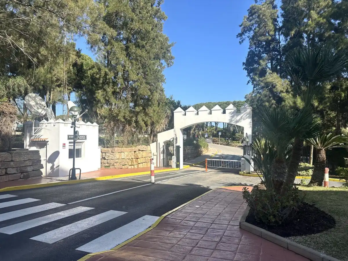 Außenansicht von Erdgeschoss zum Verkauf in Mijas mit Klimaanlage, Heizung und Privatgarten