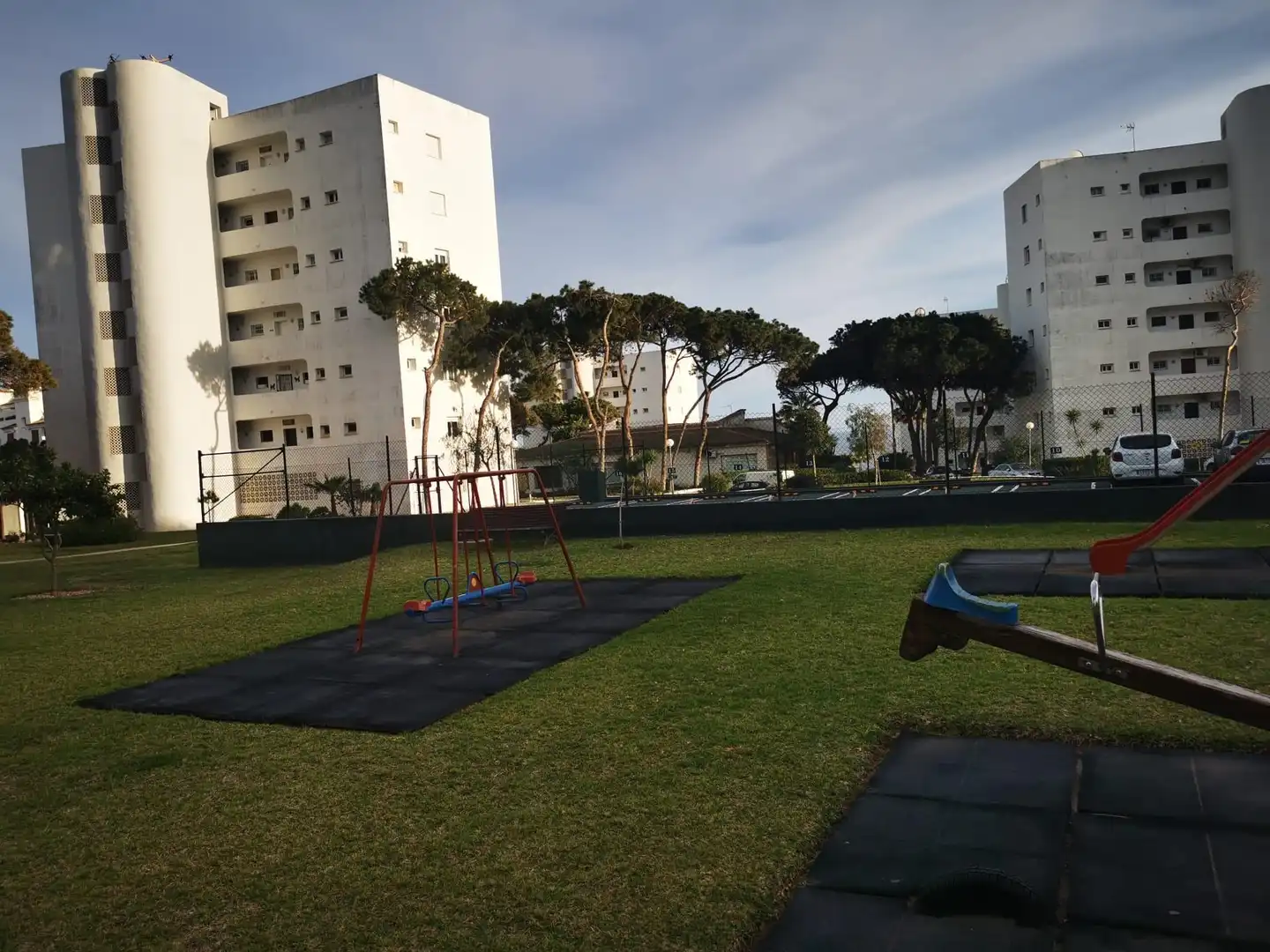 Aparcament de Estudi en venda en Marbella amb Aire condicionat, Jardí privat i Moblat