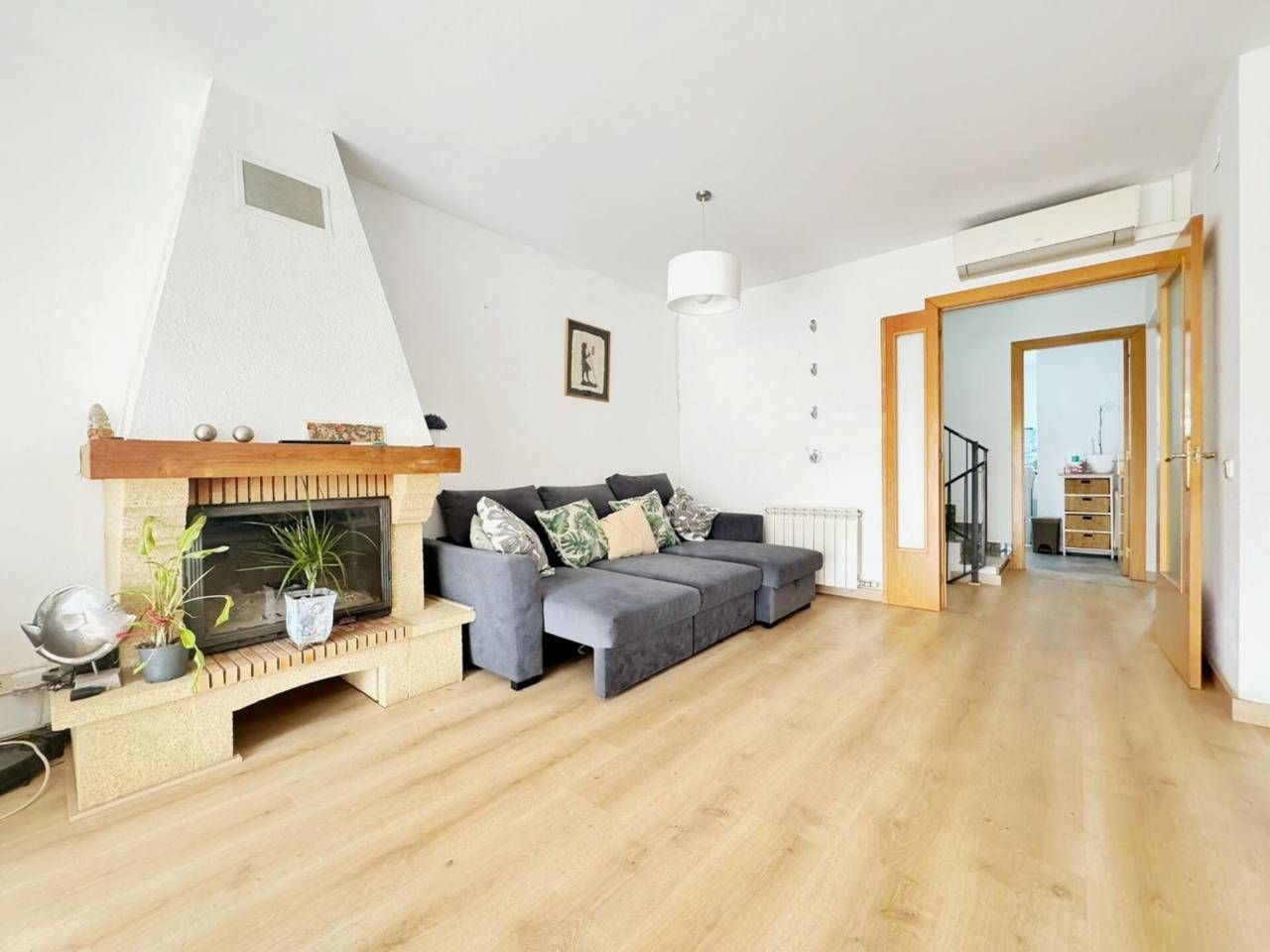 Living room of Single-family semi-detached for sale in Castellbisbal  with Air Conditioner, Heating and Parquet flooring