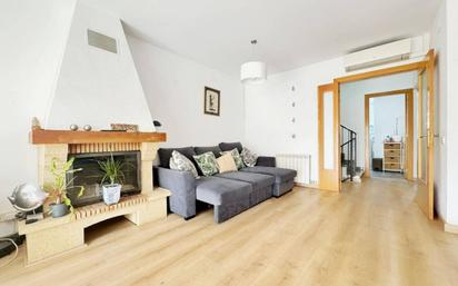 Living room of Single-family semi-detached for sale in Castellbisbal  with Air Conditioner, Heating and Parquet flooring