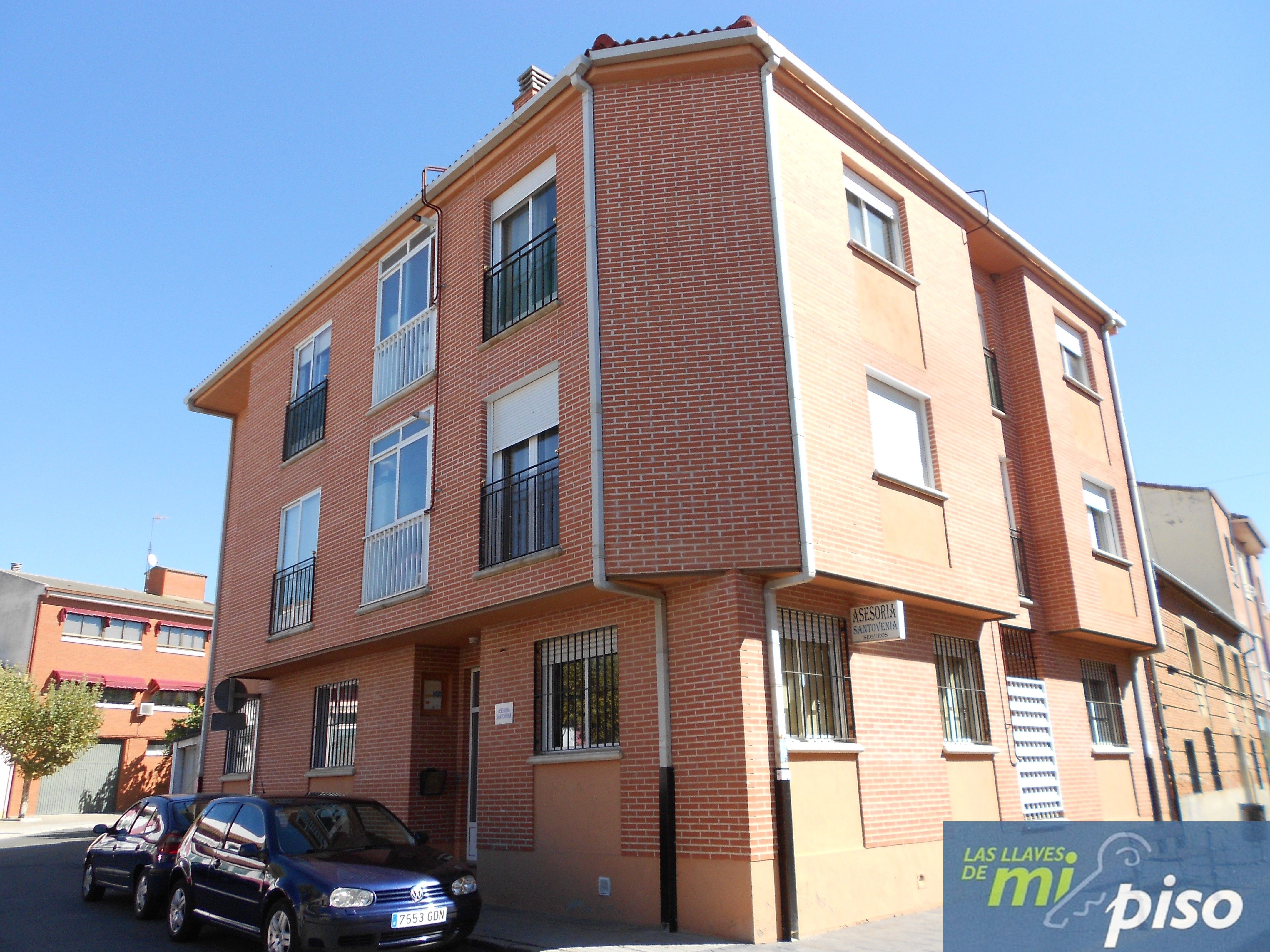 Exterior view of Flat for sale in Santovenia de Pisuerga  with Heating, Terrace and Oven