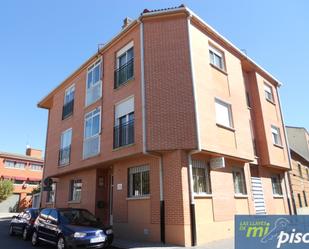 Exterior view of Flat for sale in Santovenia de Pisuerga  with Heating, Terrace and Oven