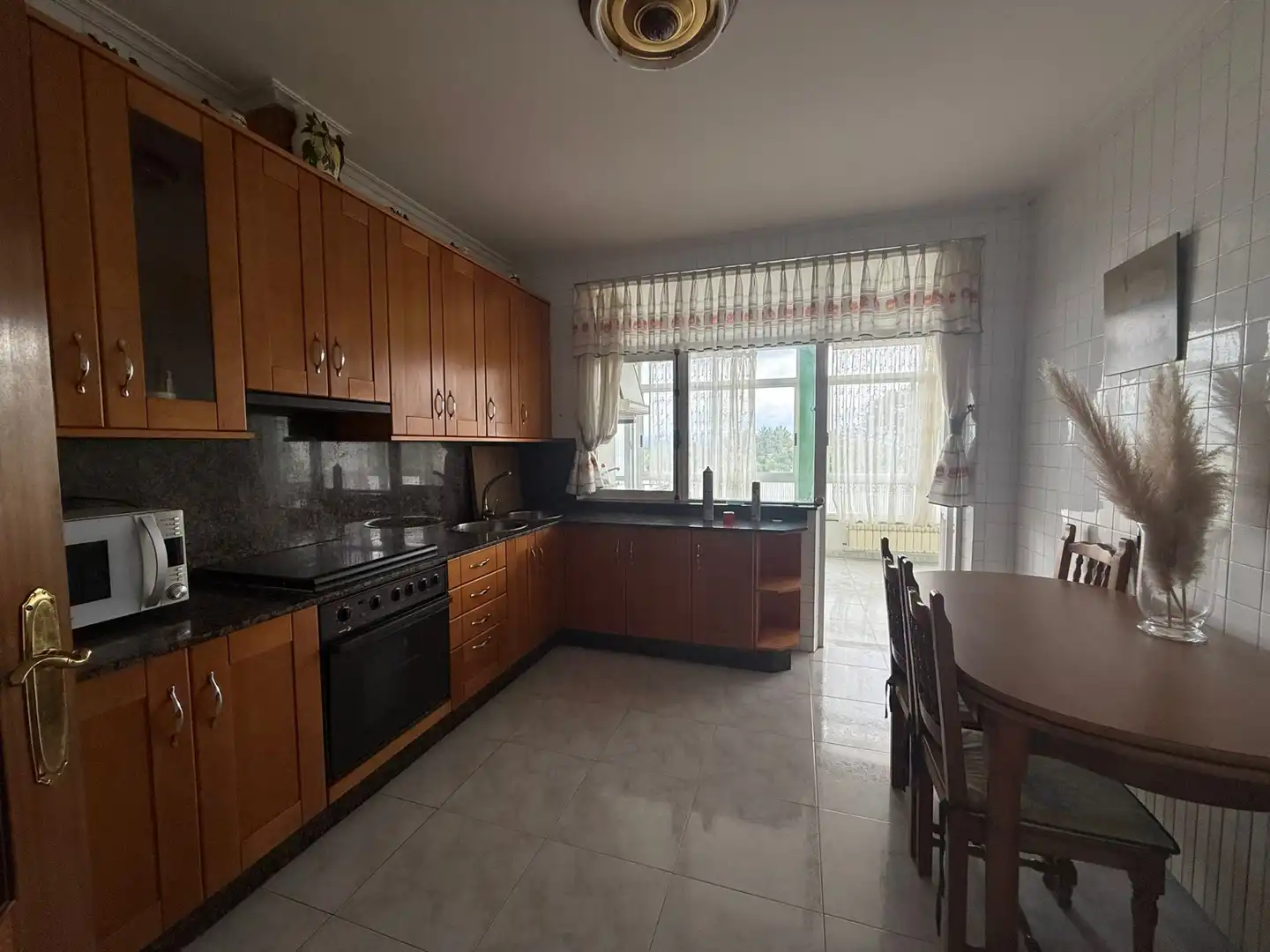Cocina de Casa adosada en venta en Ferrol con Calefacción, Jardín privado y Parquet