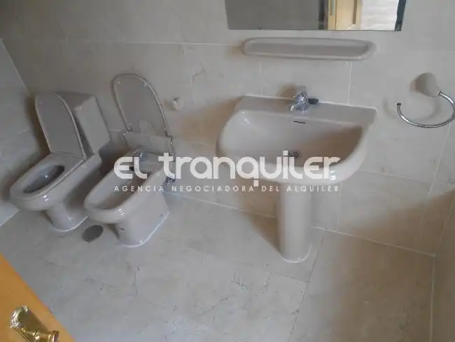 Maisonette zur Miete in Avenida Orense, Los Arroyos