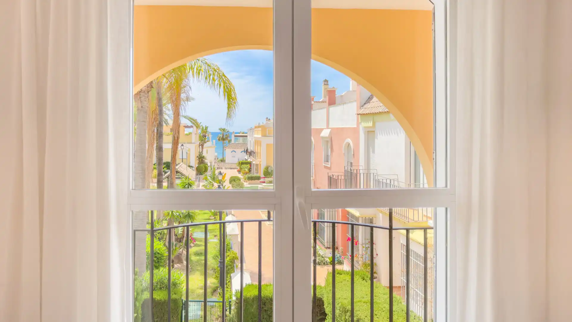 Balcony of Detached homes for sale in Marbella  with Air Conditioner, Heating and Private garden