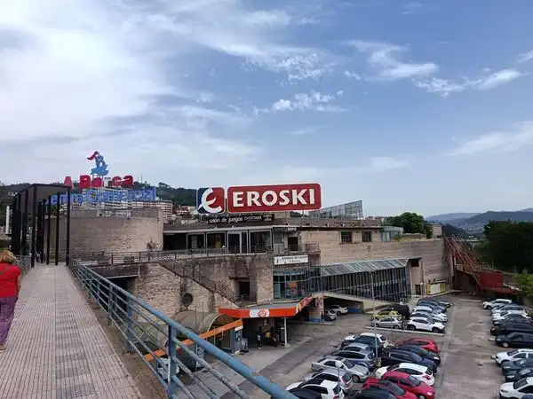 Vista exterior de Pis en venda en Pontevedra Capital  amb Calefacció