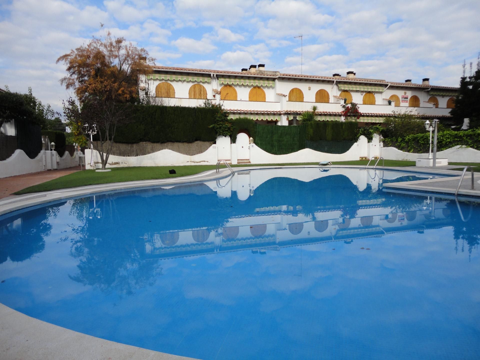 Casa adosada en venda a  JOSEP PLA, L'Estany