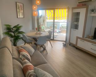 Sala d'estar de Apartament de lloguer en Creixell amb Aire condicionat i Terrassa