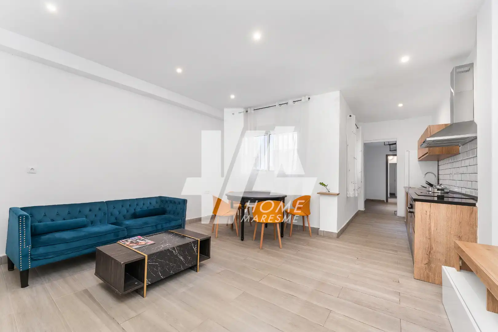 Sala d'estar de Casa o xalet en venda en Sant Adrià de Besòs amb Aire condicionat, Calefacció i Jardí privat