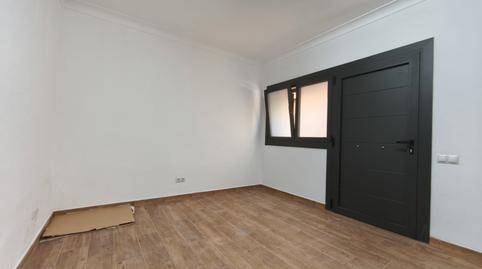 Foto 4 de Planta baixa en venda a Carrer de Conca, El Camp de l'Arpa del Clot, Barcelona