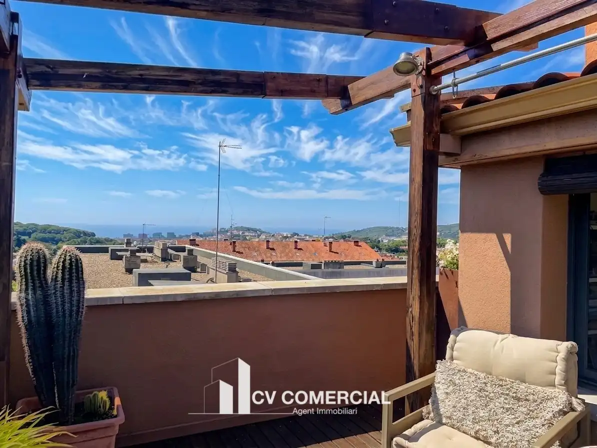 Terraza de Ático en venta en Tiana con Aire acondicionado, Calefacción y Parquet