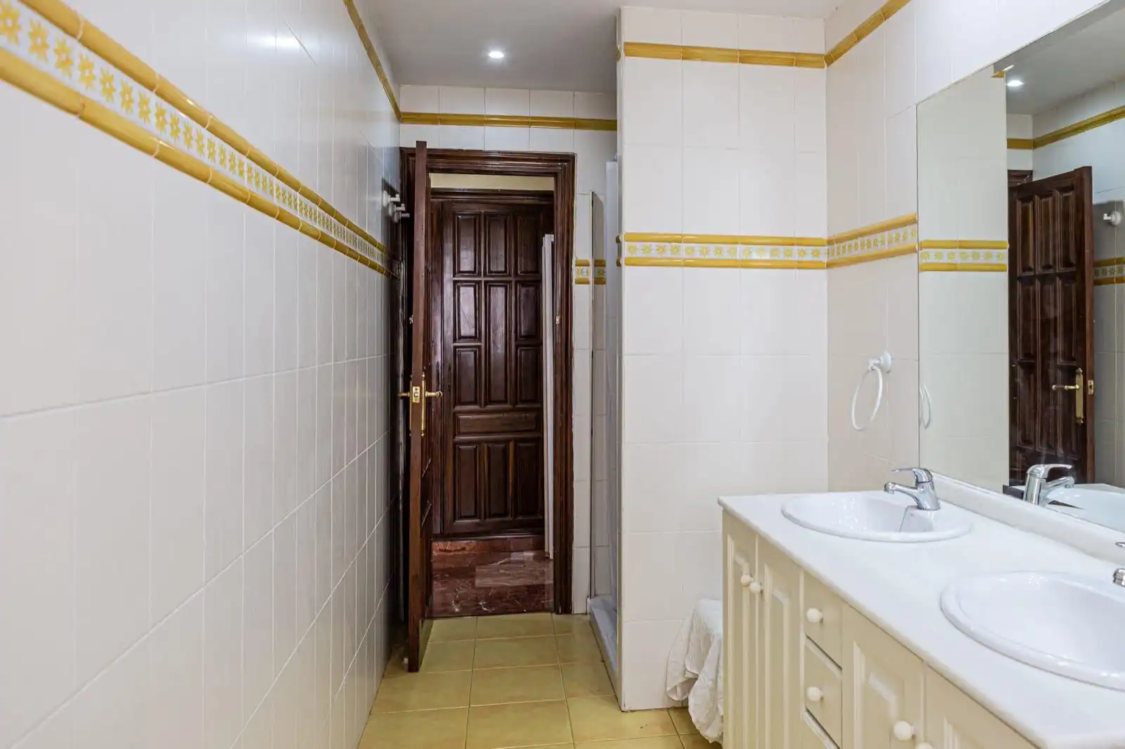 Bathroom of Flat for sale in Jaén