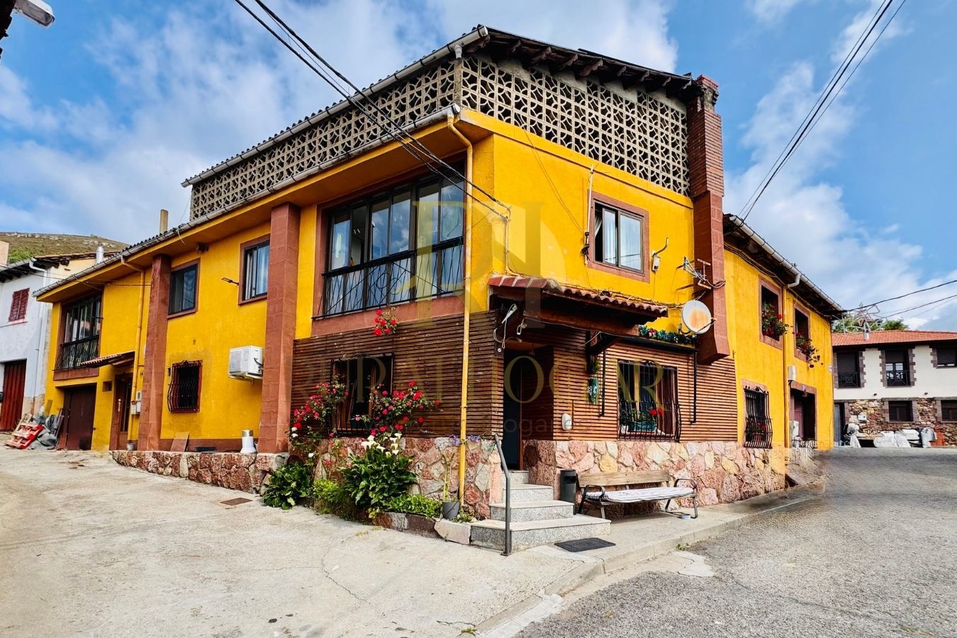 Vista exterior de Casa o xalet en venda en Valdepiélago amb Aire condicionat, Calefacció i Terrassa