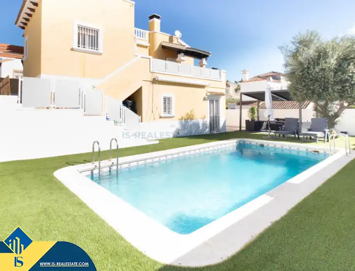 Villa avec piscine à vendre à San Miguel de Salinas