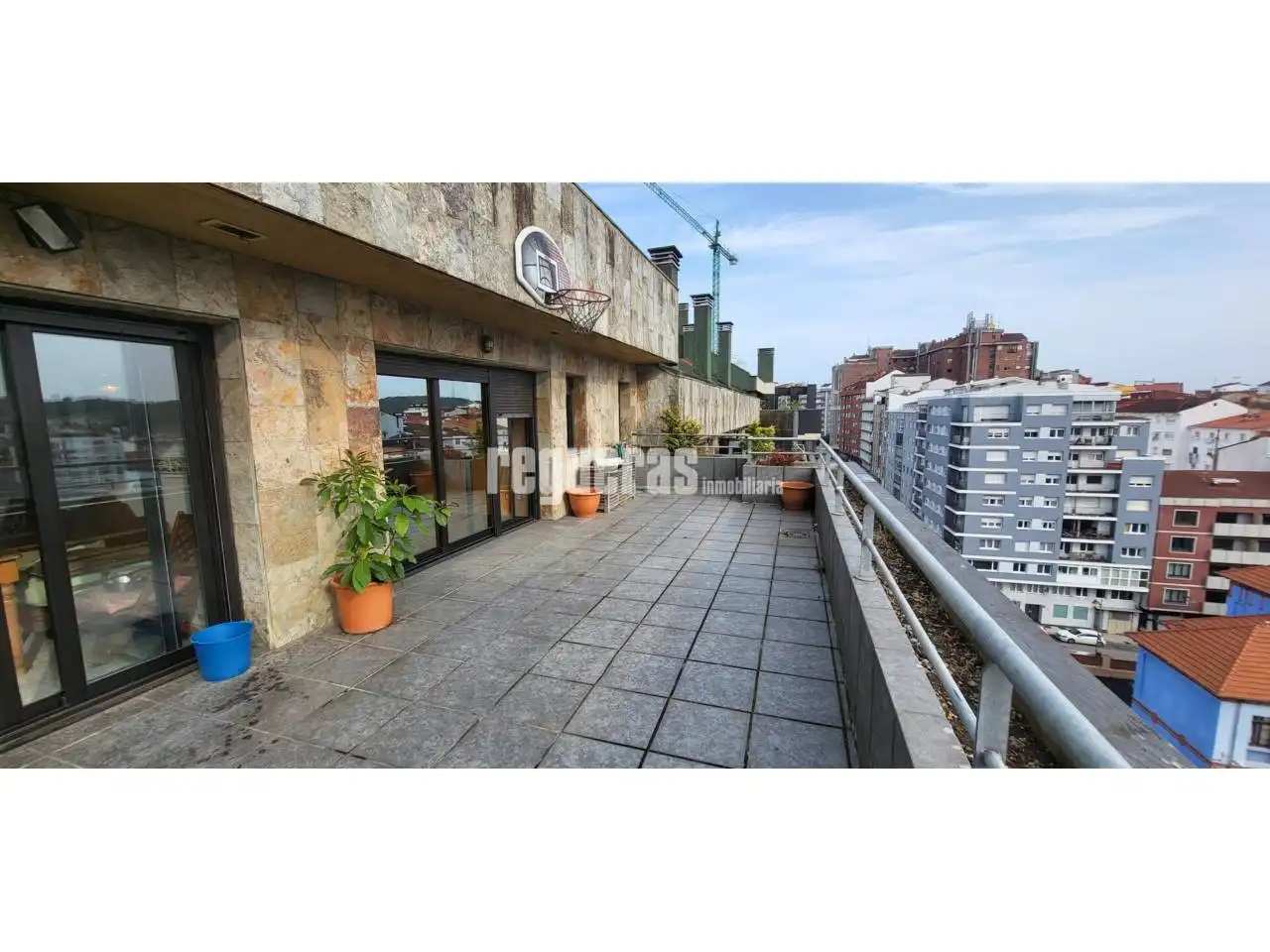 Terraza de Ático de alquiler en Avilés con Calefacción, Parquet y Terraza