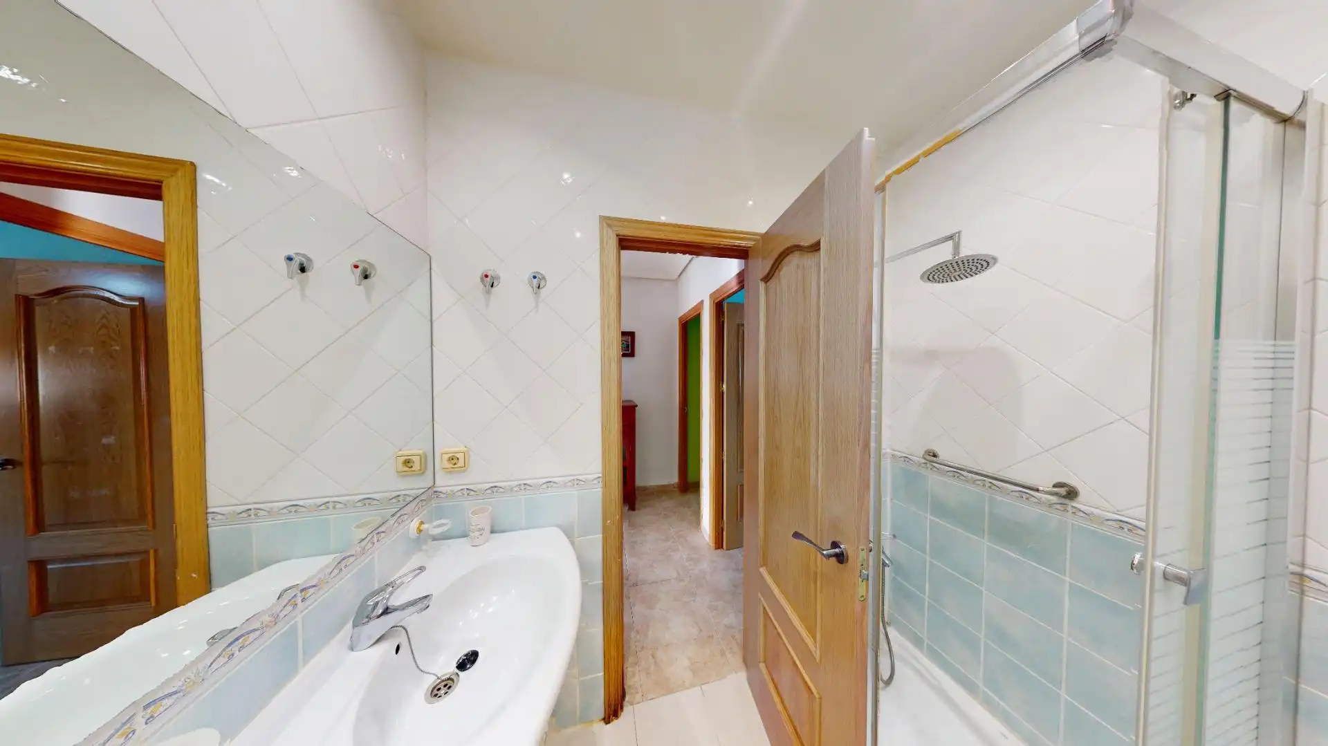 Baño de Casa adosada en venta en El Molar (Madrid) con Calefacción, Jardín privado y Terraza