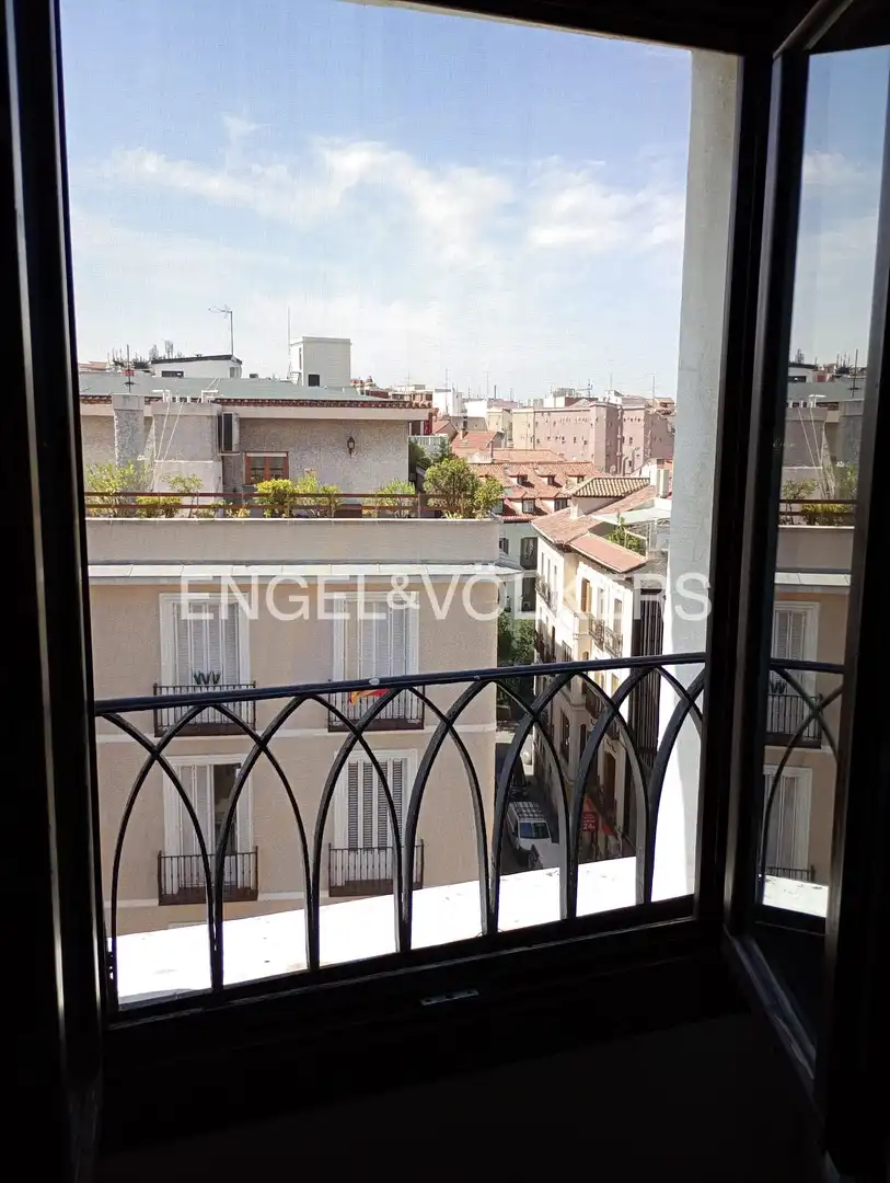 Terrassa de Pis de lloguer en Madrid amb Aire condicionat, Calefacció i Moblat
