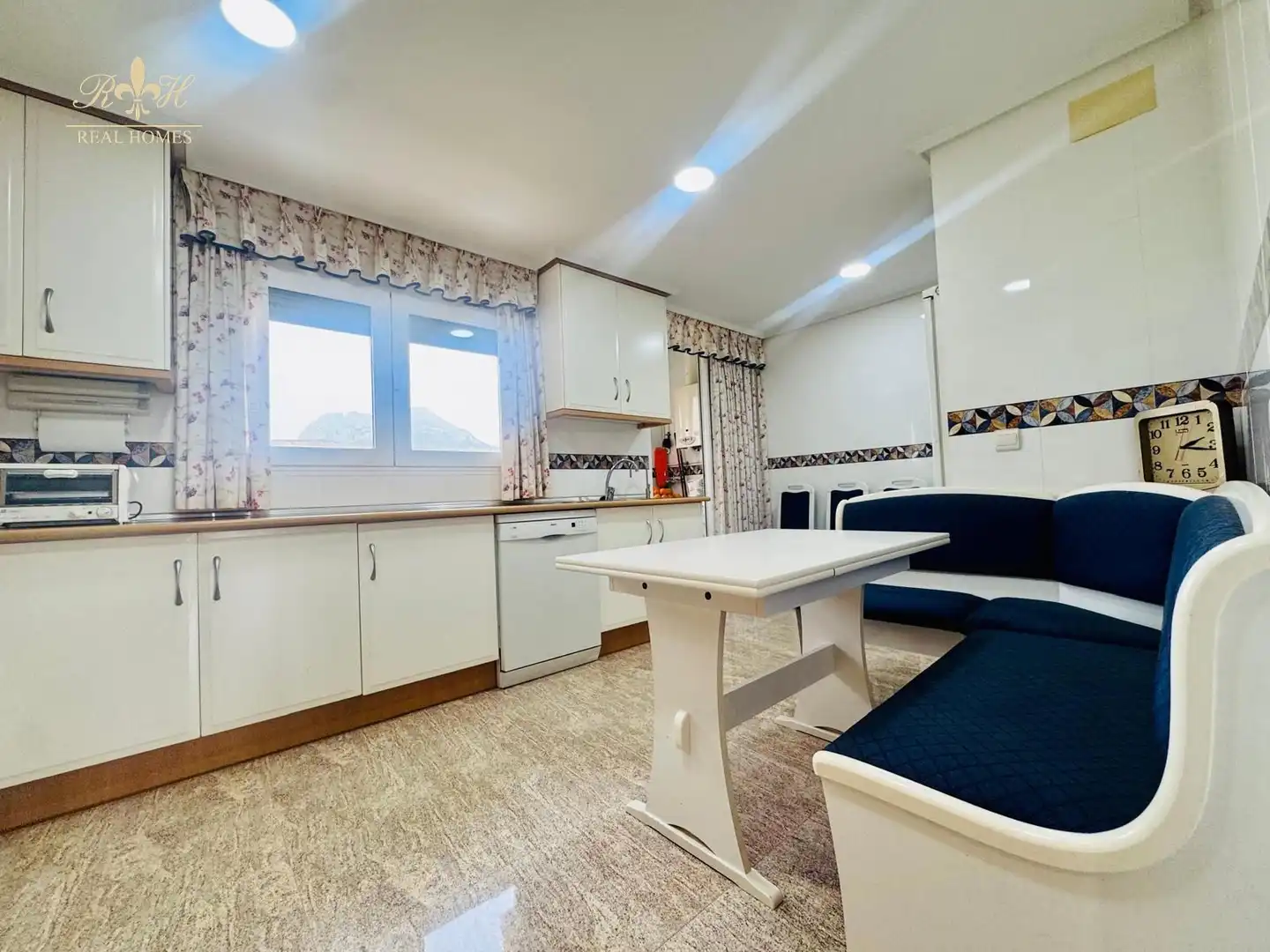 Cocina de Piso en venta en Benidorm con Aire acondicionado, Terraza y Piscina