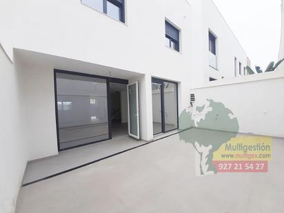 Exterior view of Single-family semi-detached for sale in Cáceres Capital