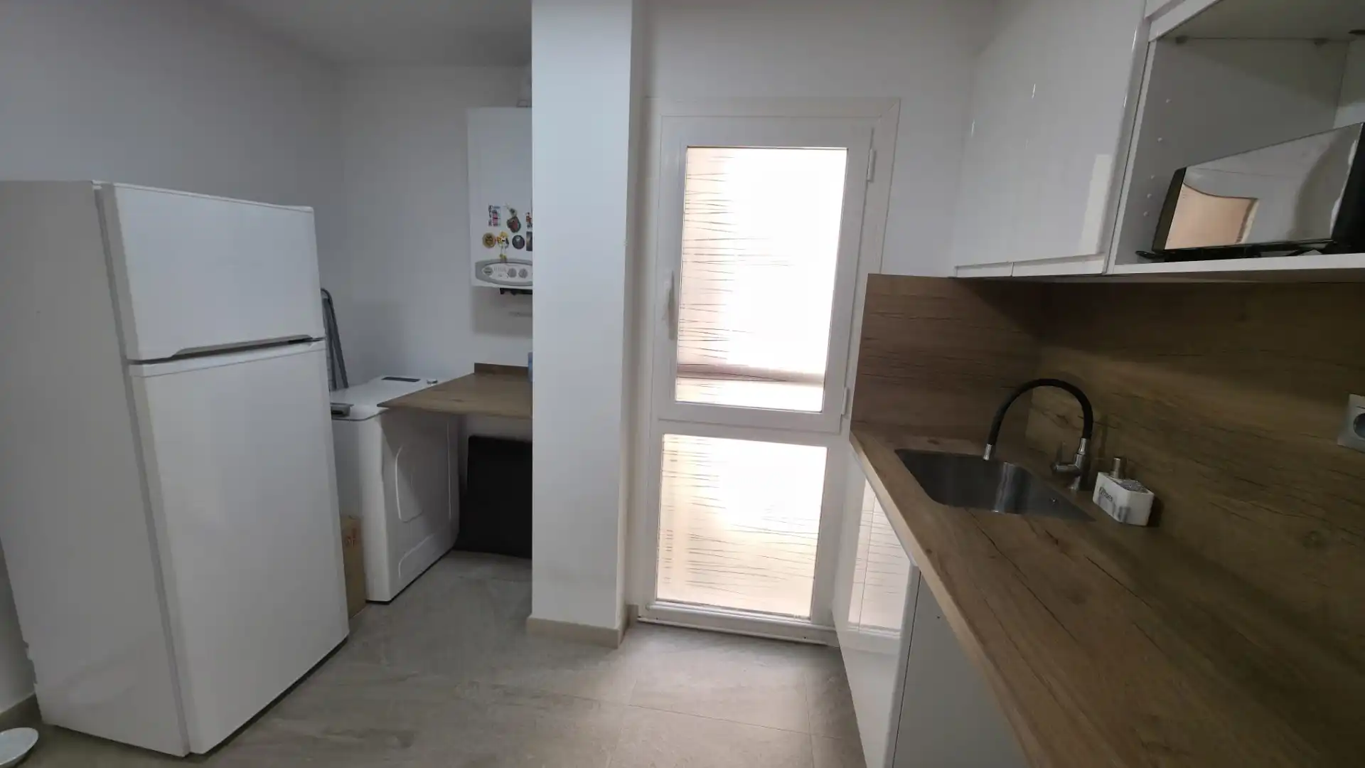 Cuina de Pis de lloguer en Lleida amb Aire condicionat, Calefacció i Moblat