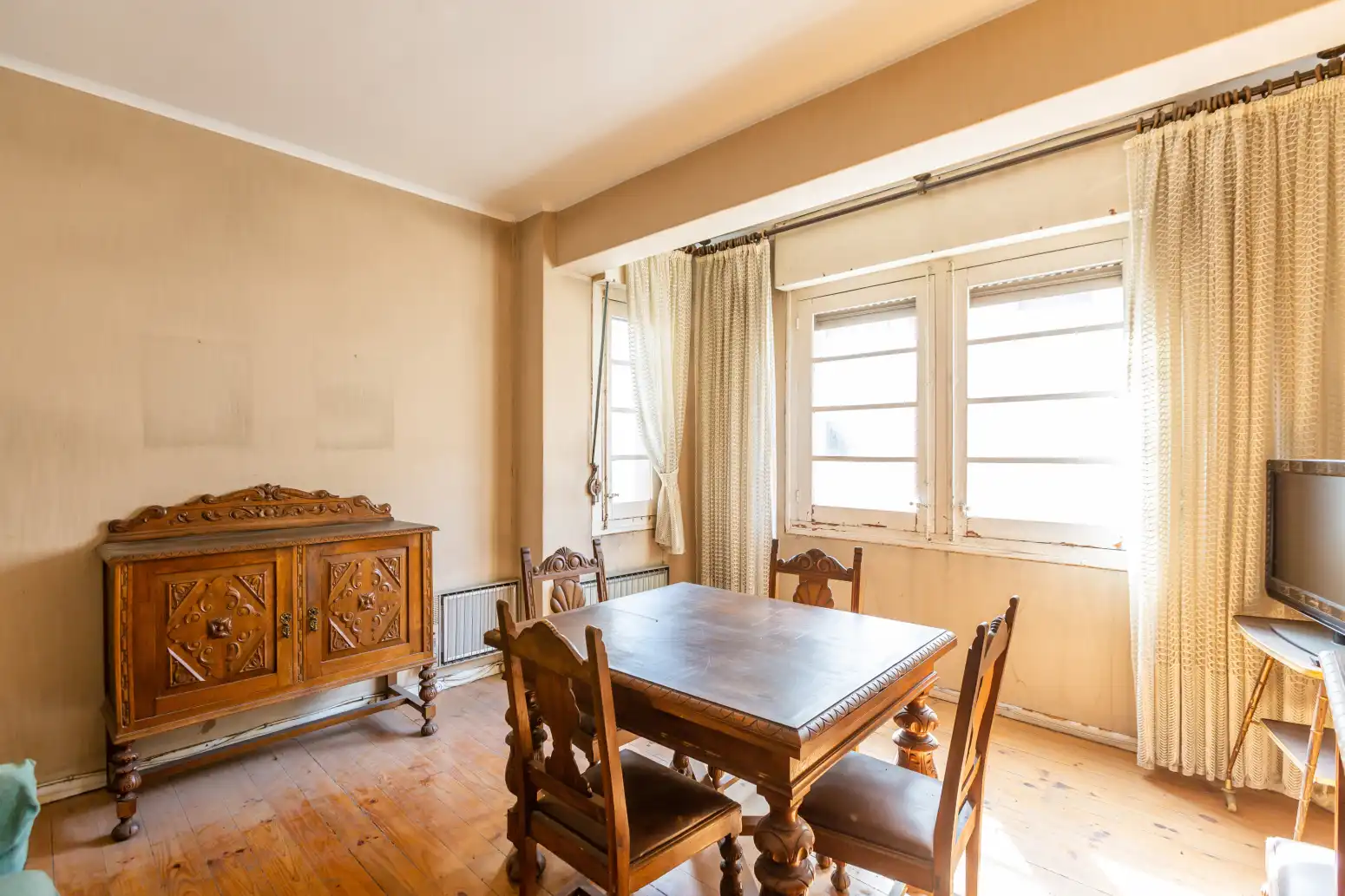 Comedor de Piso en venta en  Pamplona / Iruña con Parquet y Balcón