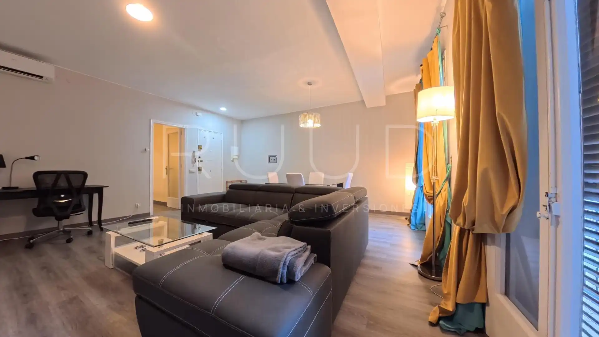 Sala de estar de Piso en venta en Sitges con Parquet