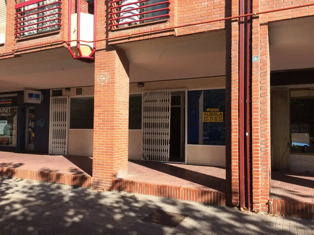 Local comercial en alquiler en huertas sacrame  en  ponferrada 6, imagen 2