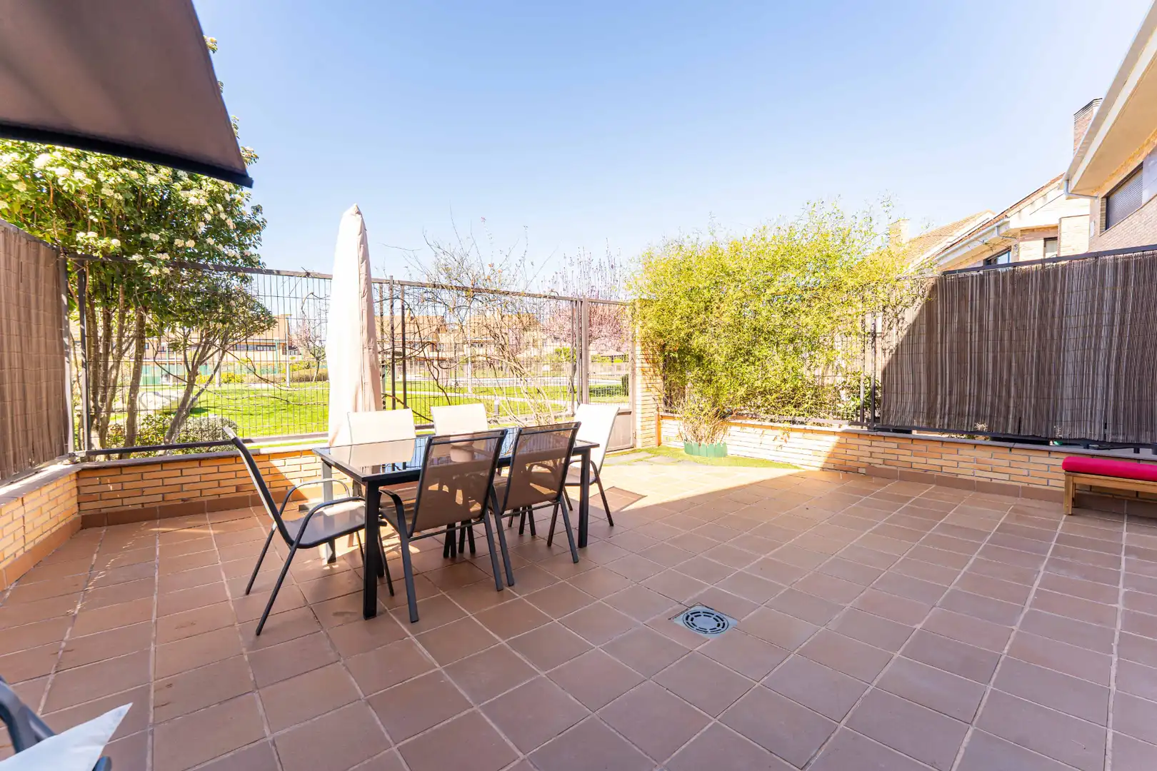 Terrassa de Casa adosada en venda en Torrelodones amb Aire condicionat, Calefacció i Jardí privat