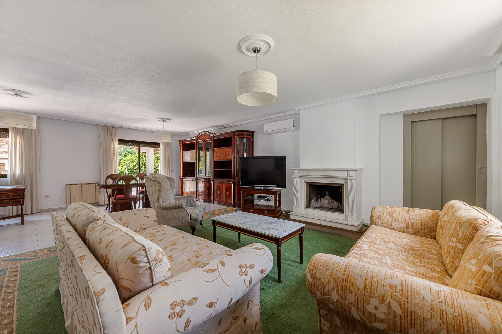 Living room of House or chalet for sale in Villanueva de la Cañada  with Private garden and Swimming Pool