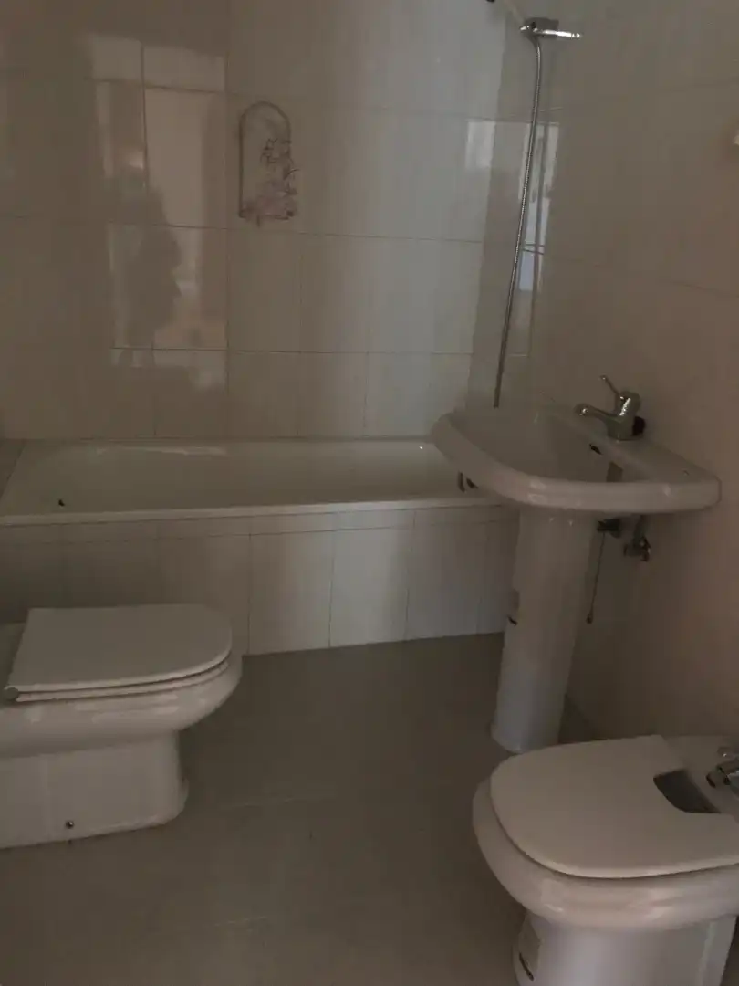 Baño de Apartamento en venta en Benavente con Calefacción, Parquet y Terraza