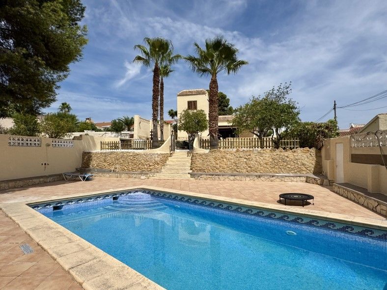 Piscina de Casa o xalet en venda en La Nucia amb Aire condicionat, Terrassa i Piscina