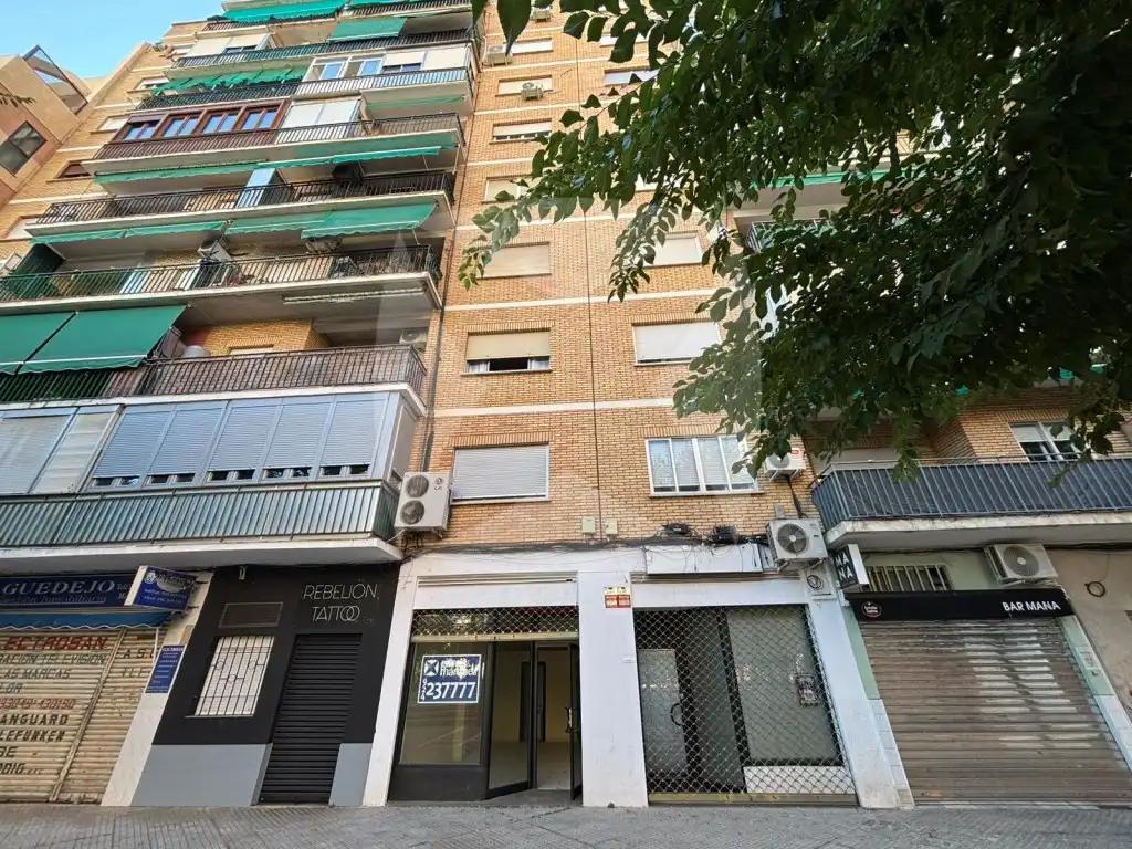Vista exterior de Local en venda en Badajoz
