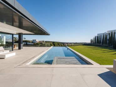 Casa amb balcó en venda a Puerto de Sotogrande - La Marina