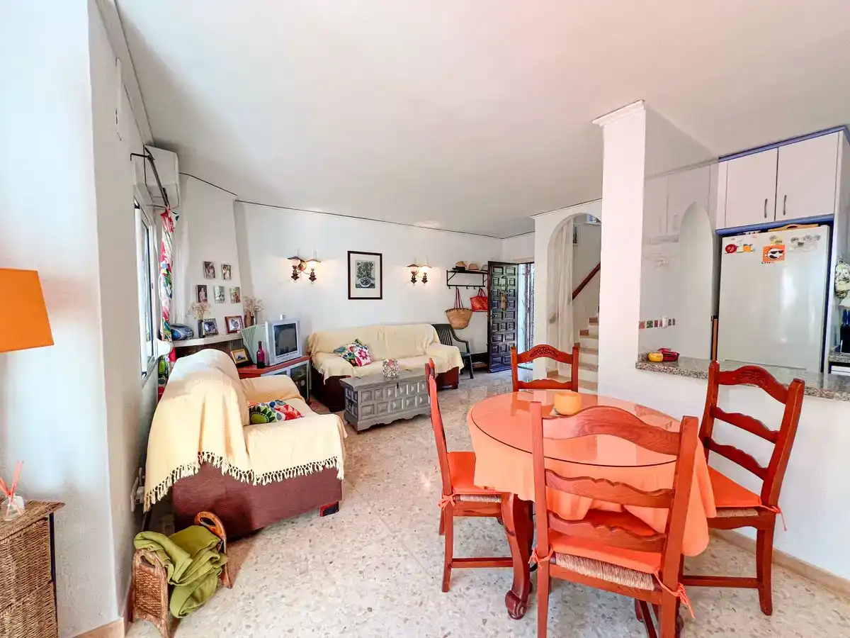 Sala d'estar de Casa adosada en venda en Dénia amb Aire condicionat i Piscina