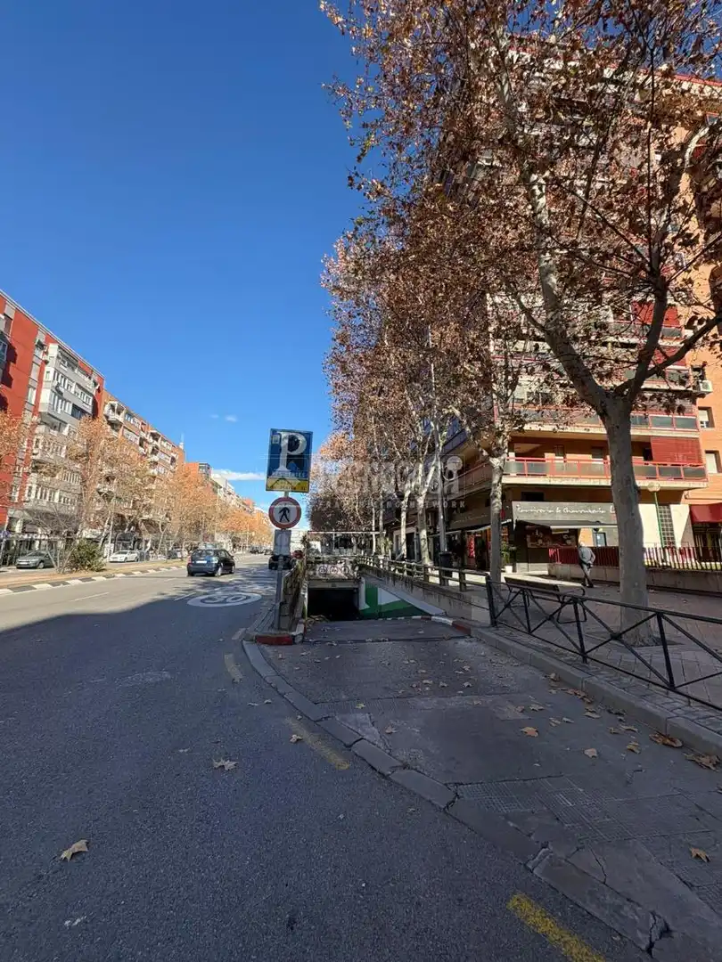 Exterior view of Garage for sale in Madrid