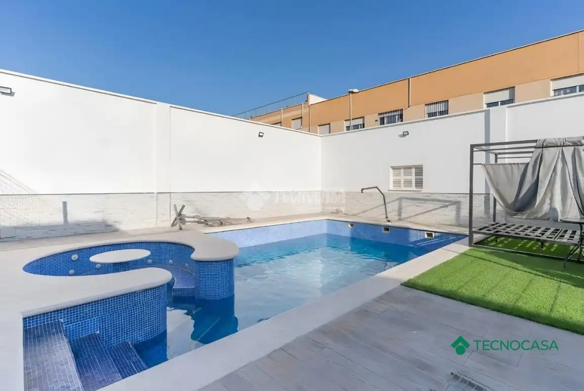 Piscina de Casa adosada en venta en Vícar con Aire acondicionado, Trastero y Piscina
