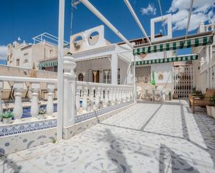 Vista exterior de Casa adosada en venda en Torrevieja amb Calefacció, Terrassa i Traster
