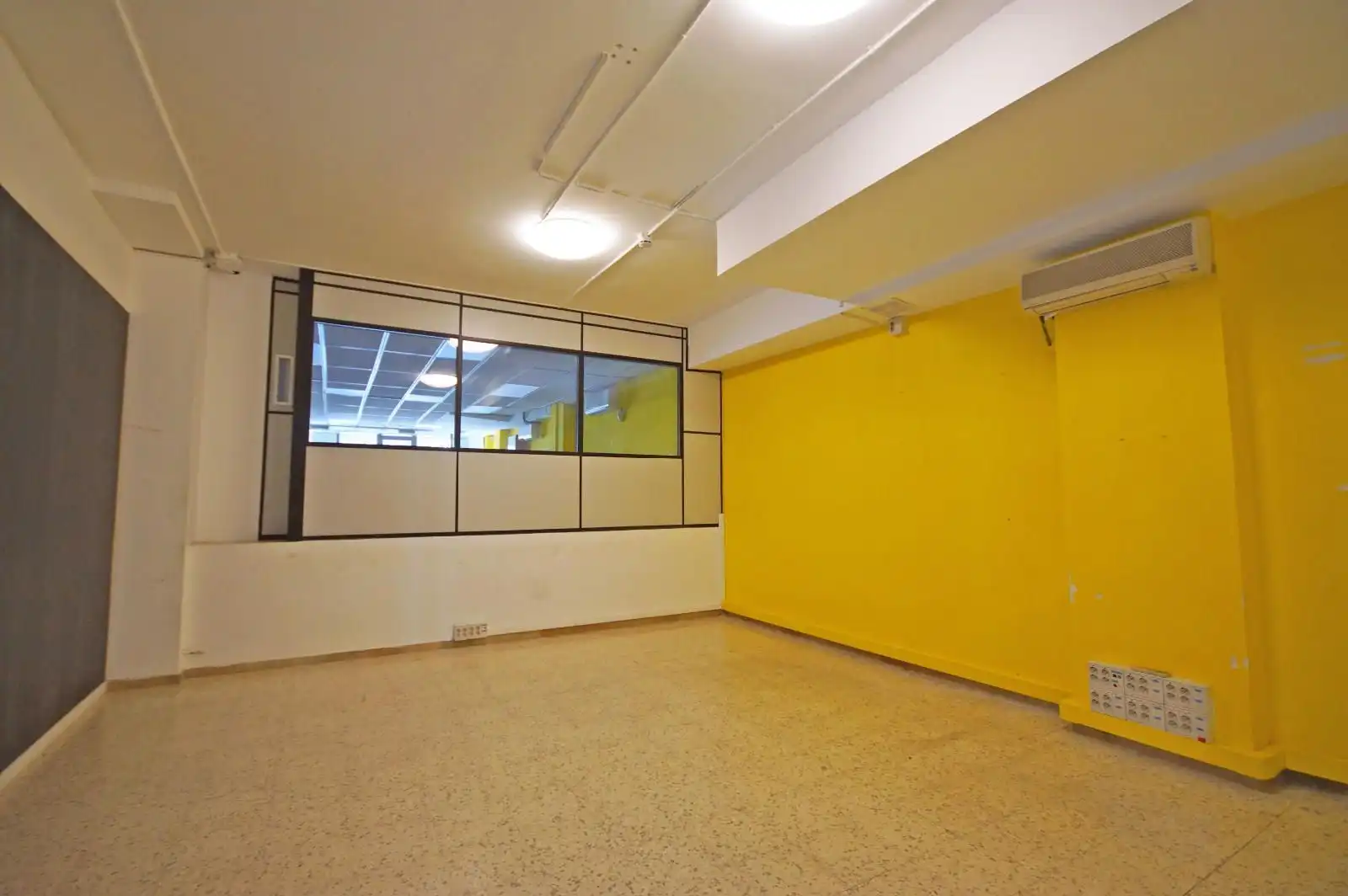 Business premises for sale in Calle Pallars 73, imagen 41