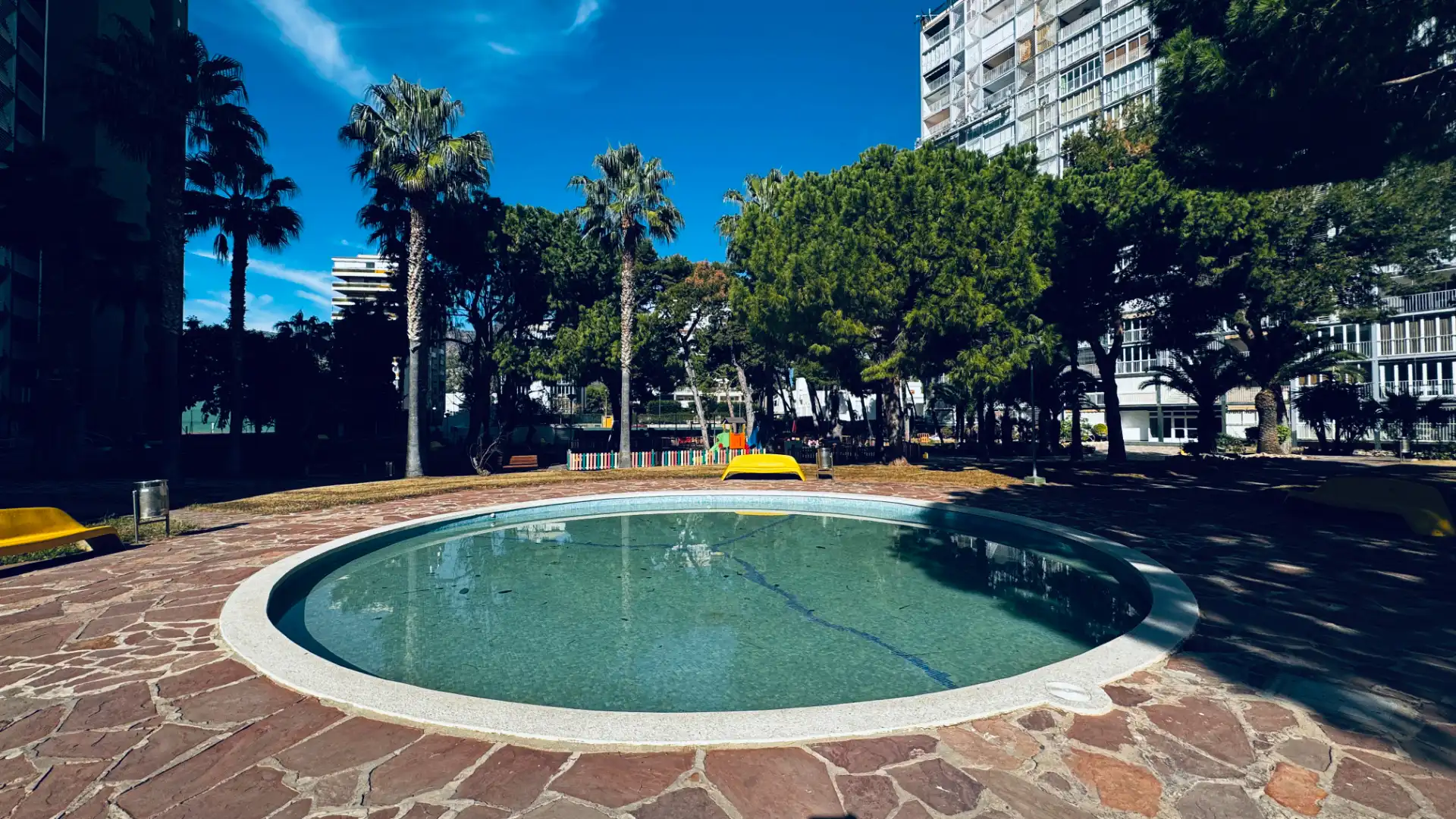 Piscina de Apartament en venda en Benicasim / Benicàssim amb Jardí privat, Terrassa i Moblat